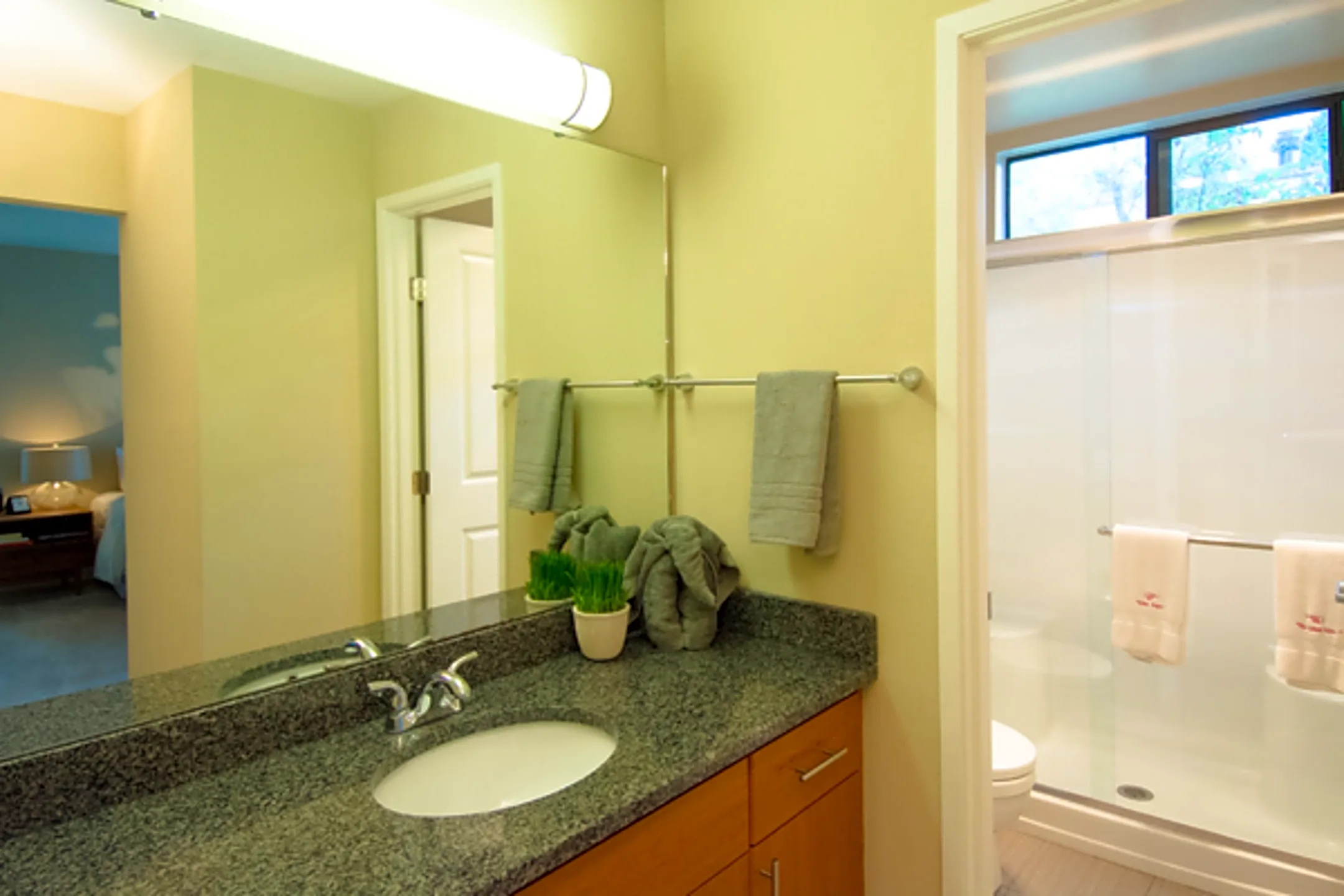 The Lakes Apartments 14760 NE 40th St Bellevue, WA Apartments for