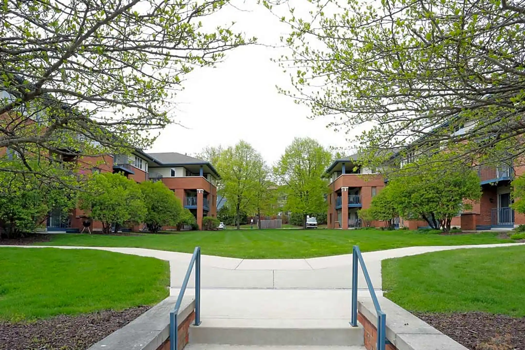 Riverwalk Apartments 806 Riverwalk Dr Waukesha, WI Apartments for