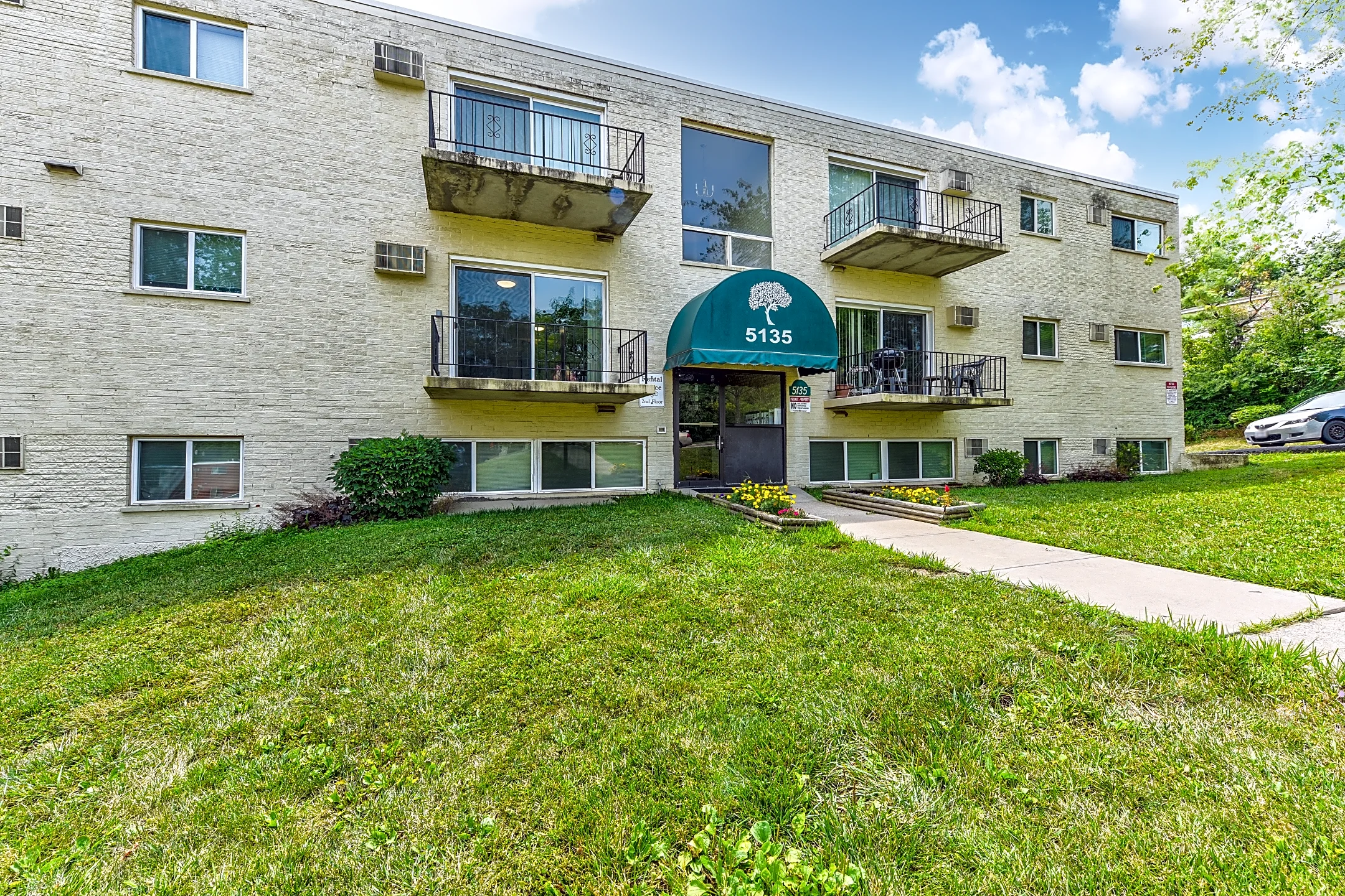 Airy Woods Apartments - 5135 Hawaiian Ter Unit 4 | Cincinnati, OH