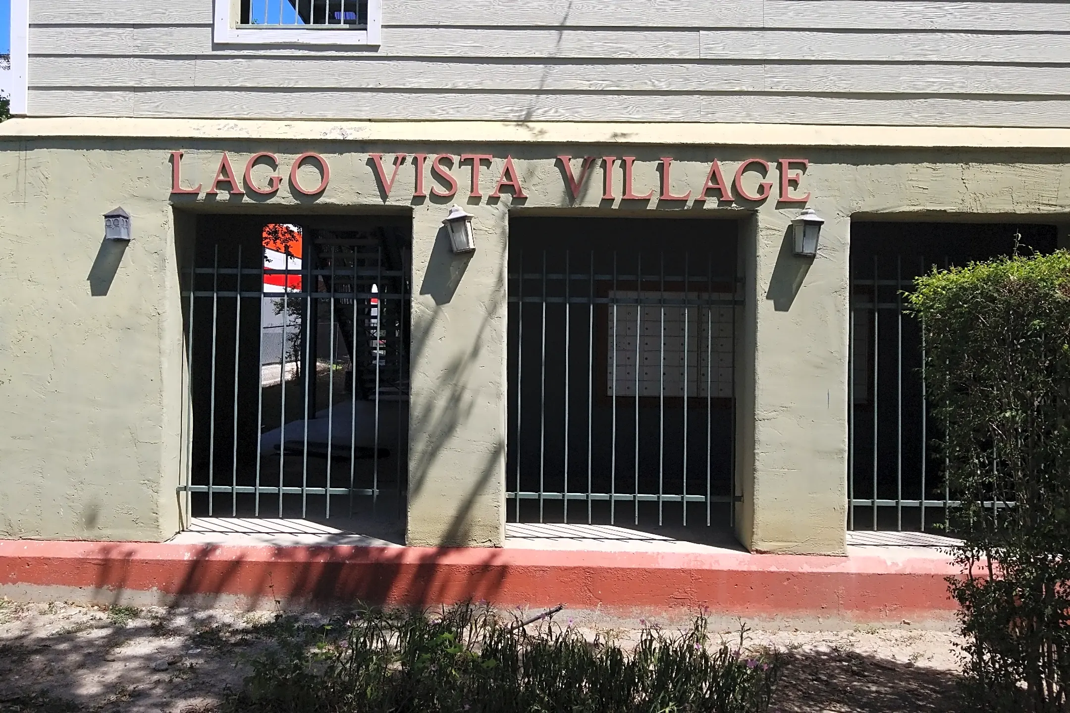 Pool - Lago Vista Apartments - San Antonio, TX