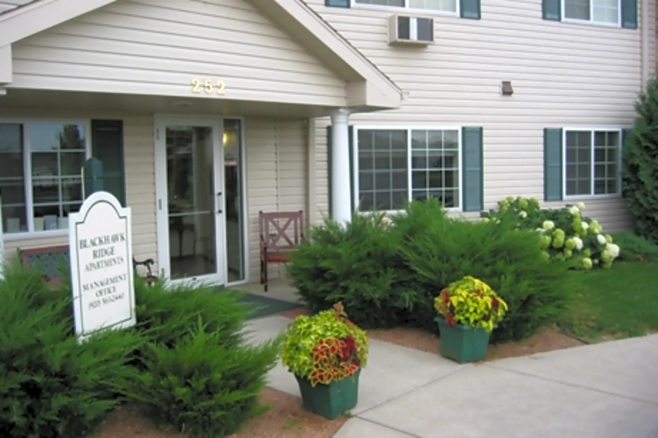 Blackhawk Ridge 252 W Blackhawk Dr Fort Atkinson, WI Apartments for