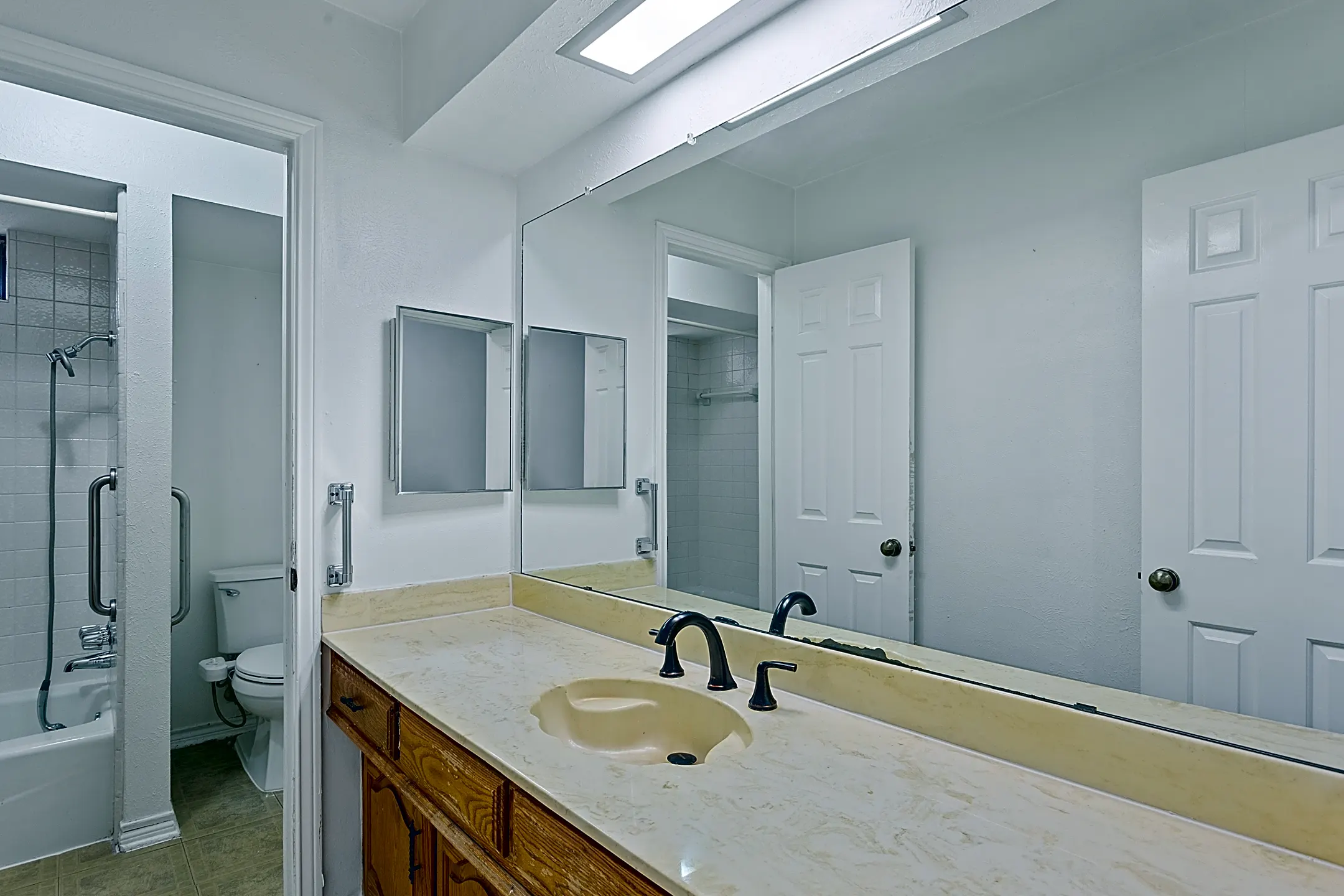 Bathroom - 616 Bright Angel Trail - DeSoto, TX
