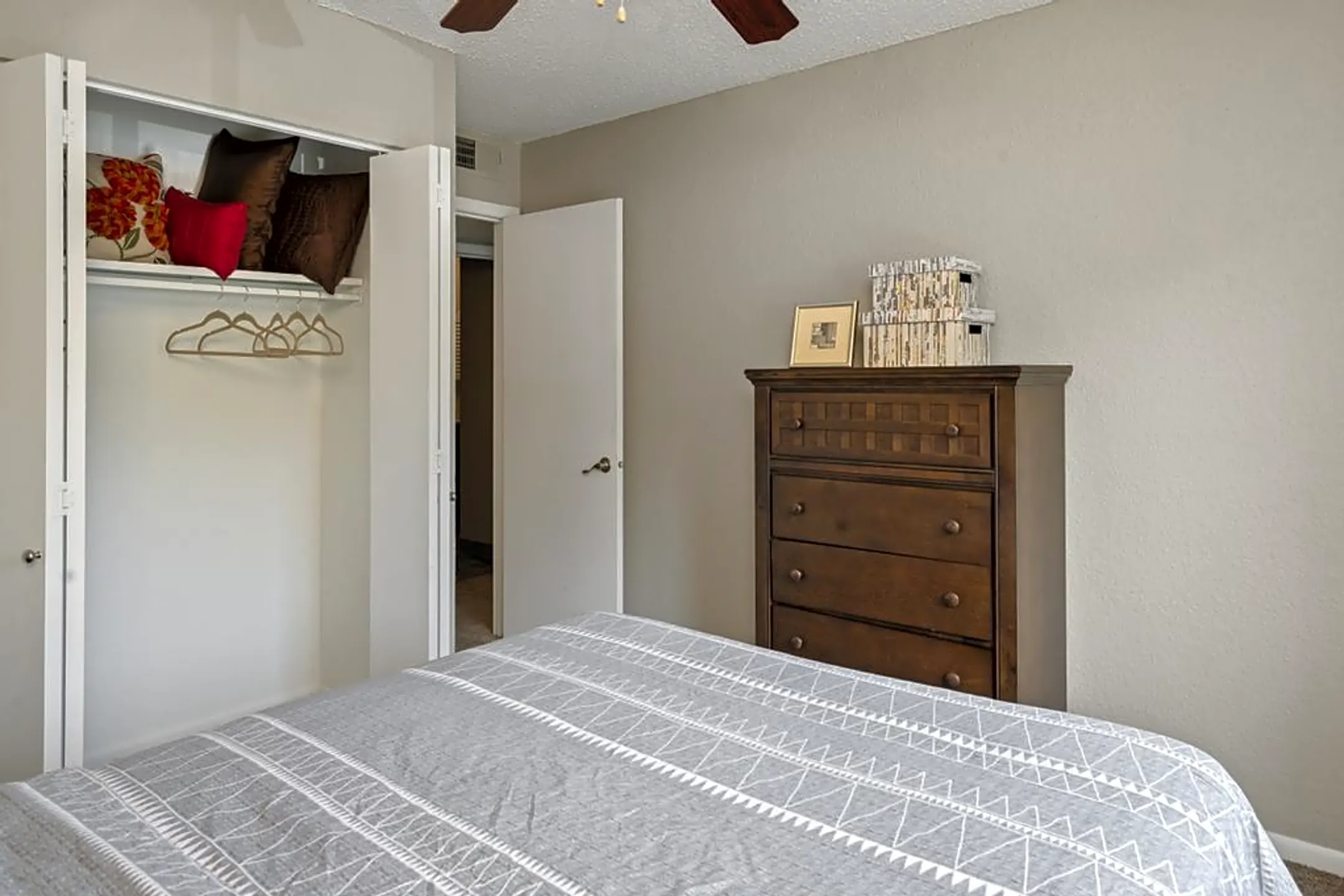 Arcadia at Overland Park 8400 W 108th Ter Overland Park, KS