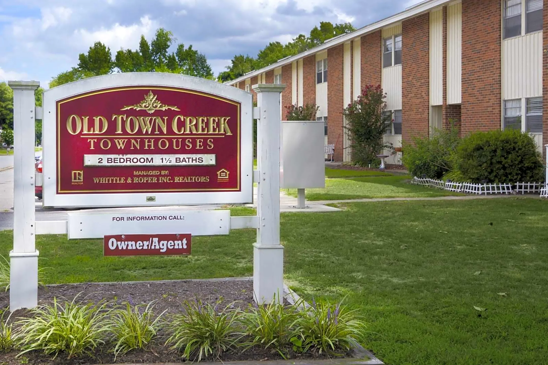 Community Signage - Old Town Creek - Colonial Heights, VA