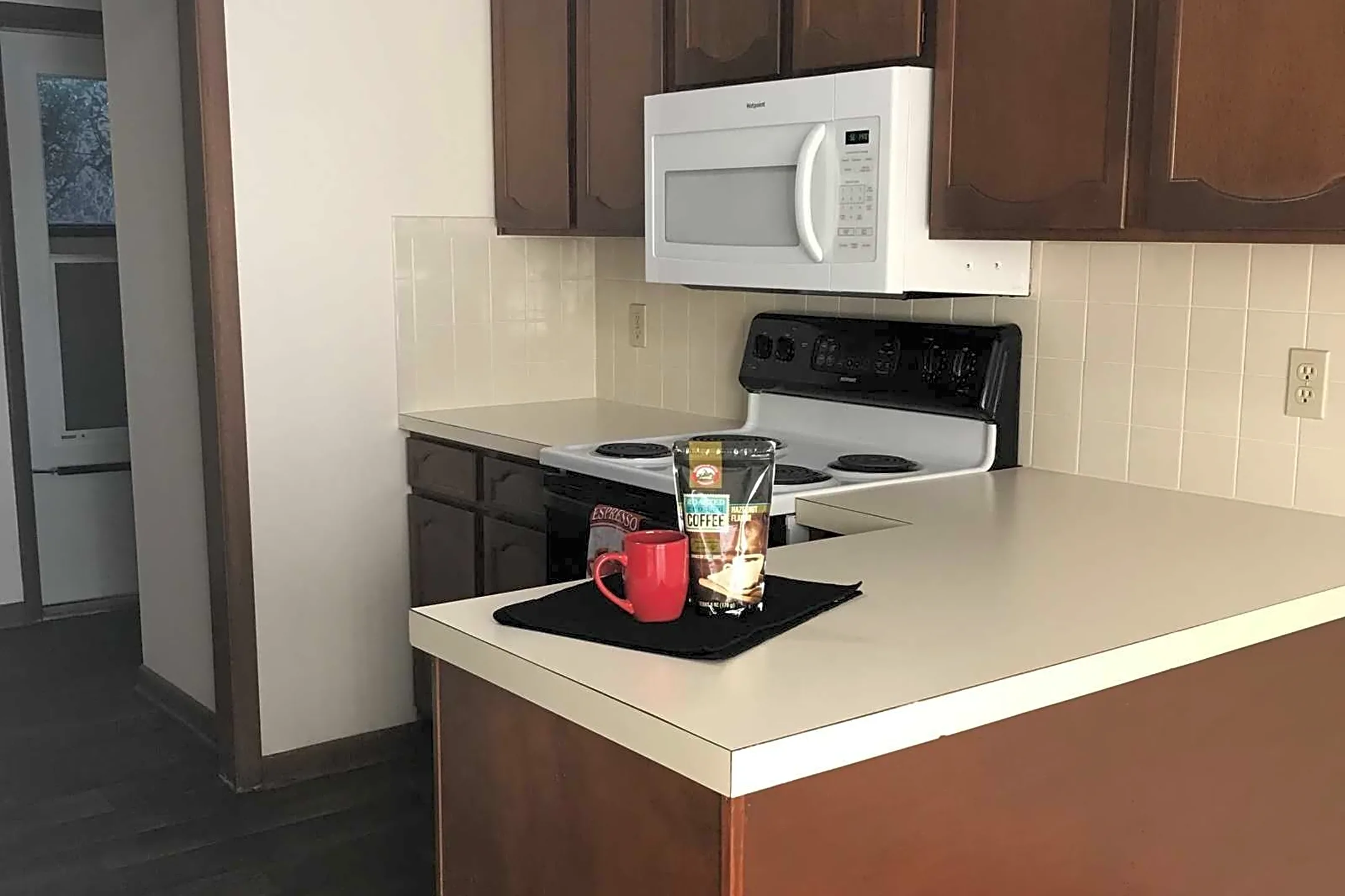 Kitchen - Twin Lakes Apartments - Wichita, KS