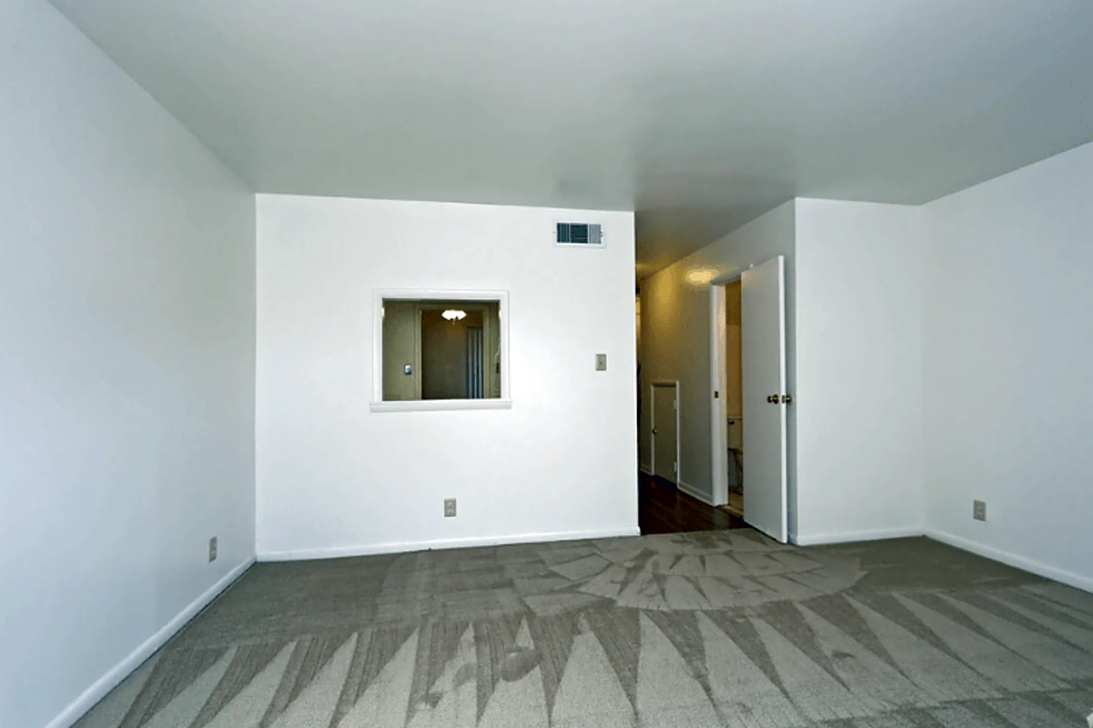 Abercorn Pointe 10615 Abercorn St Savannah, GA Townhomes for Rent