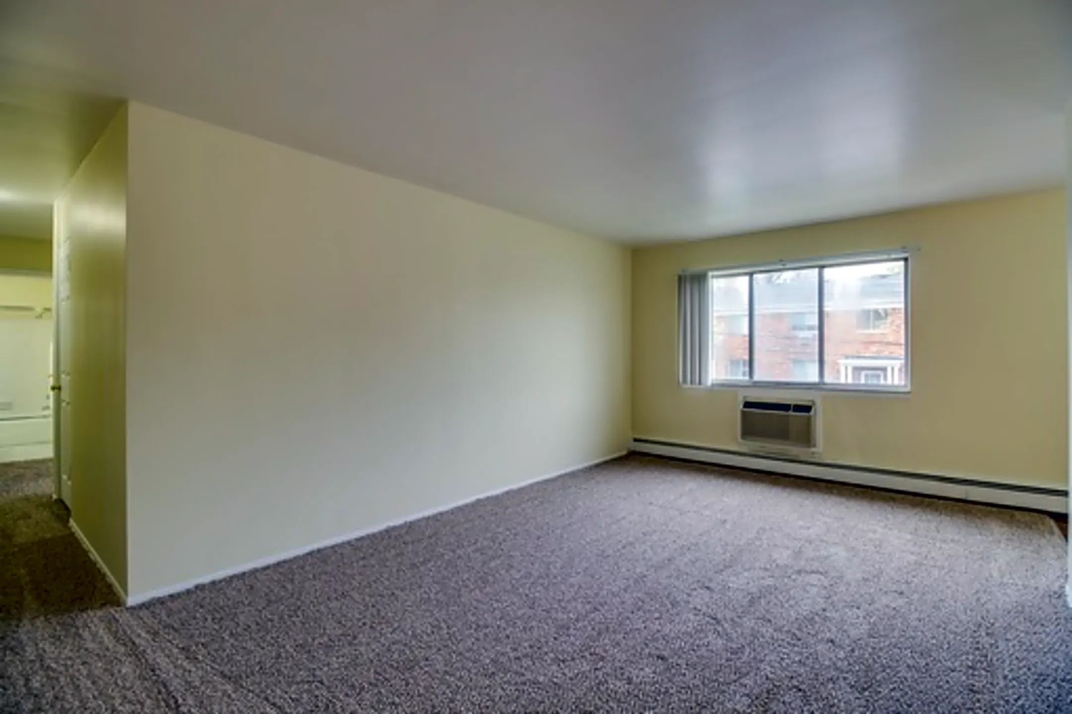 Wilshire Arms Apartments 32253227 Holiday Drive Lansing, MI