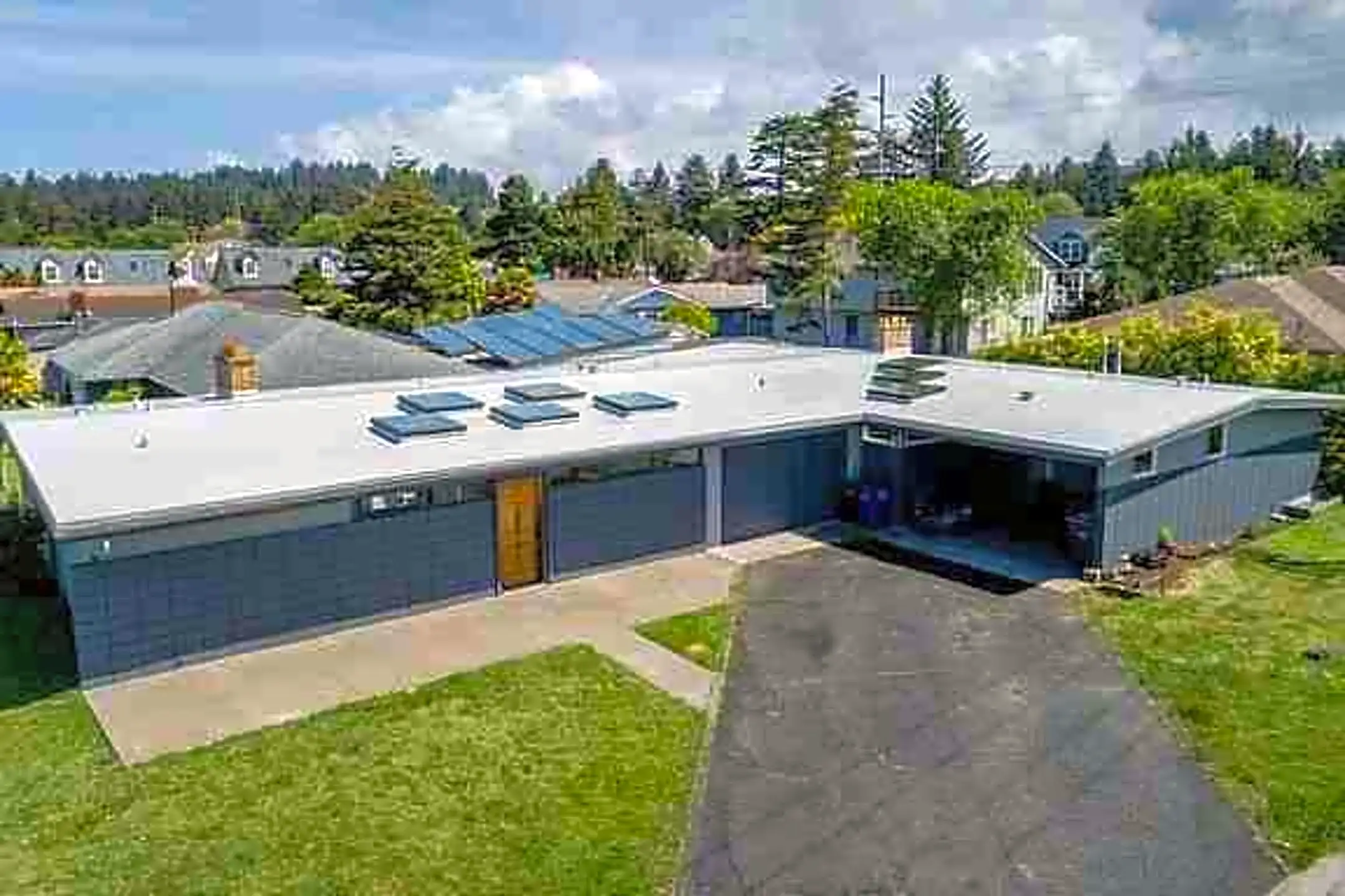 Building - 511 NE 8th St - Newport, OR