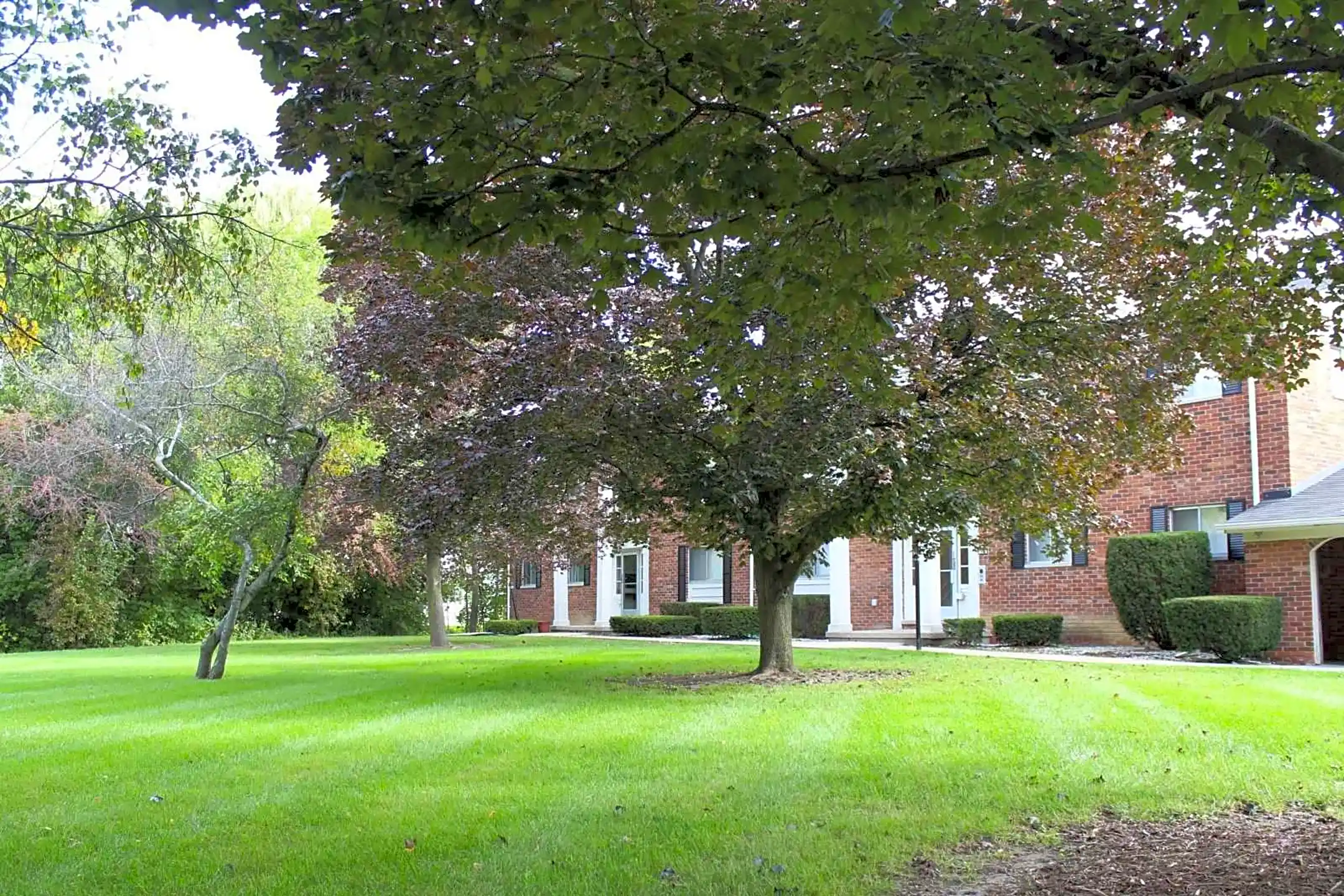 Landscaping - Cherokee Hills Apartments - Waterford, MI