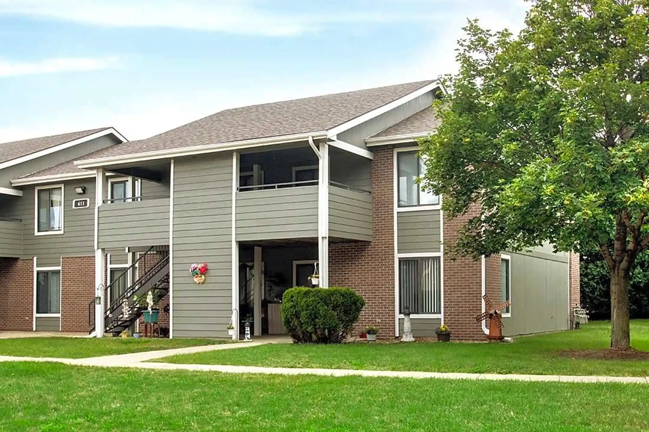 Country Hill Apartments 635 Ashton Place Northeast Cedar Rapids, IA