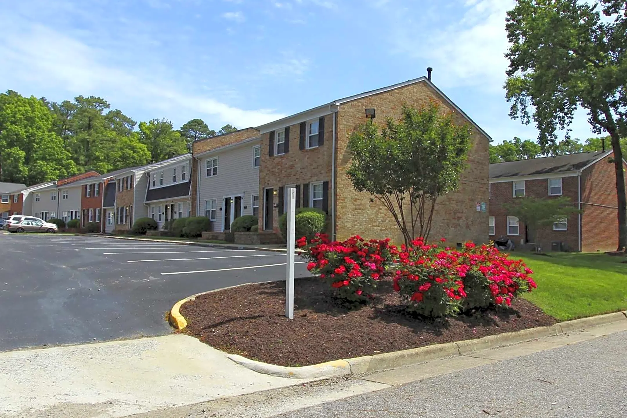 Building - Uptown Apartments - Newport News, VA