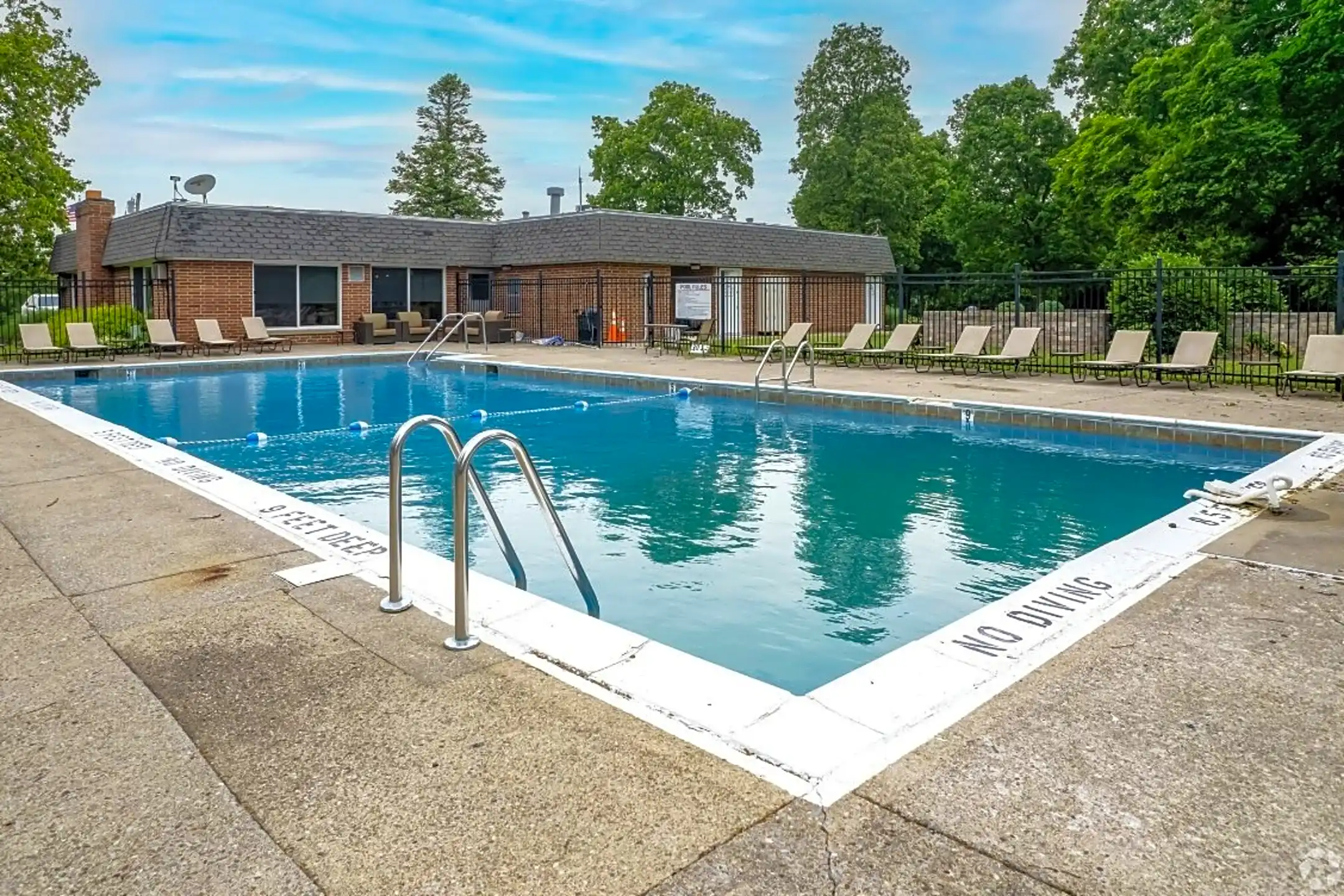 Pool - Nob Hill Apartments - Syracuse, NY