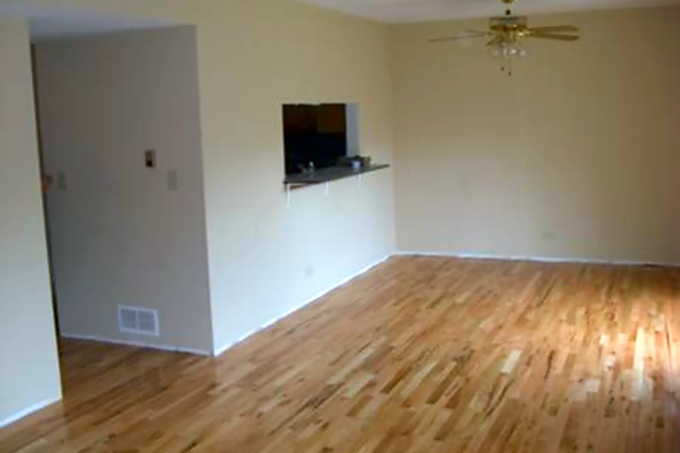 Brandy Townhomes Crystal Lake, IL 60014