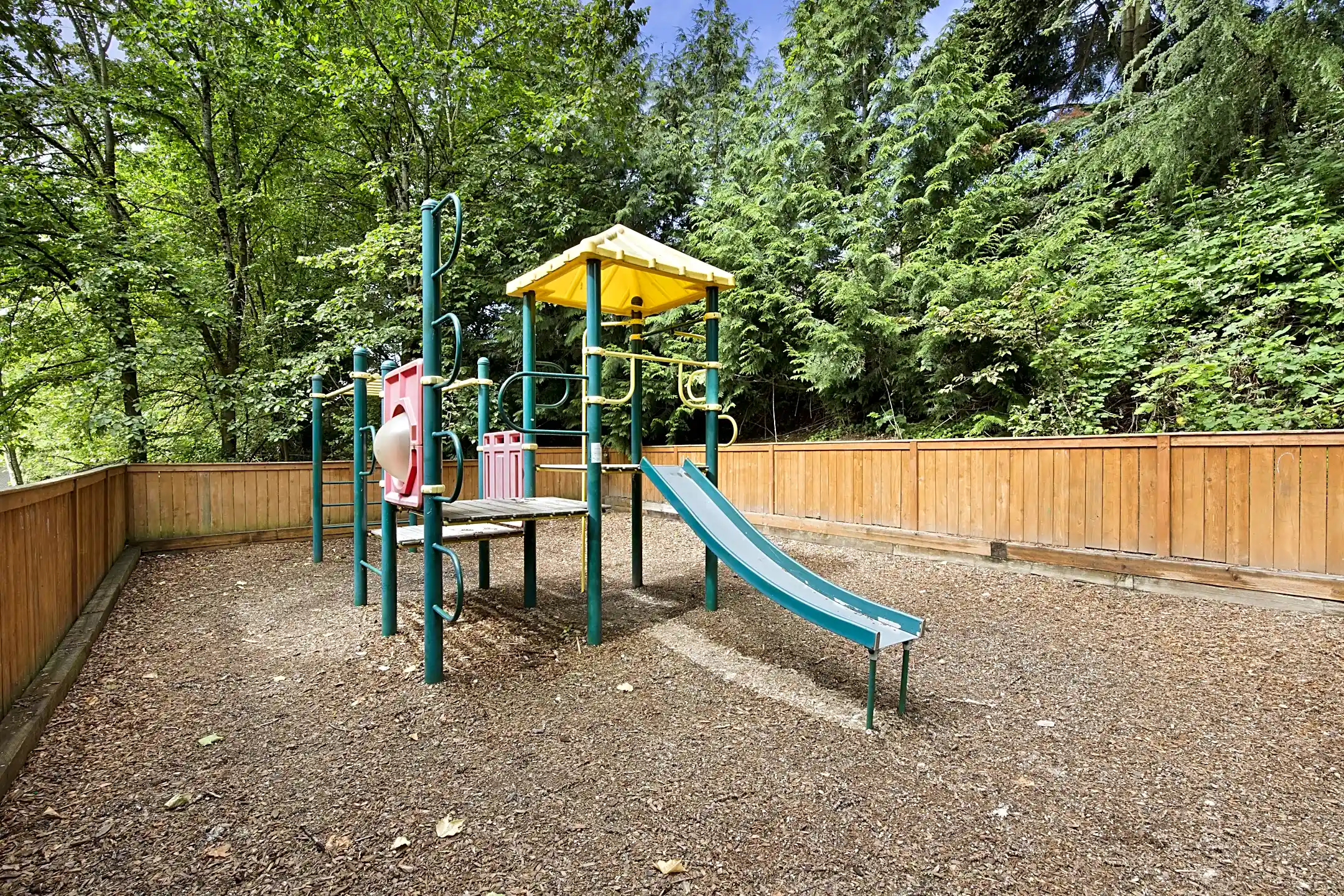 Yarrowood Highlands 11330 NE 36th Pl Bellevue, WA Apartments for