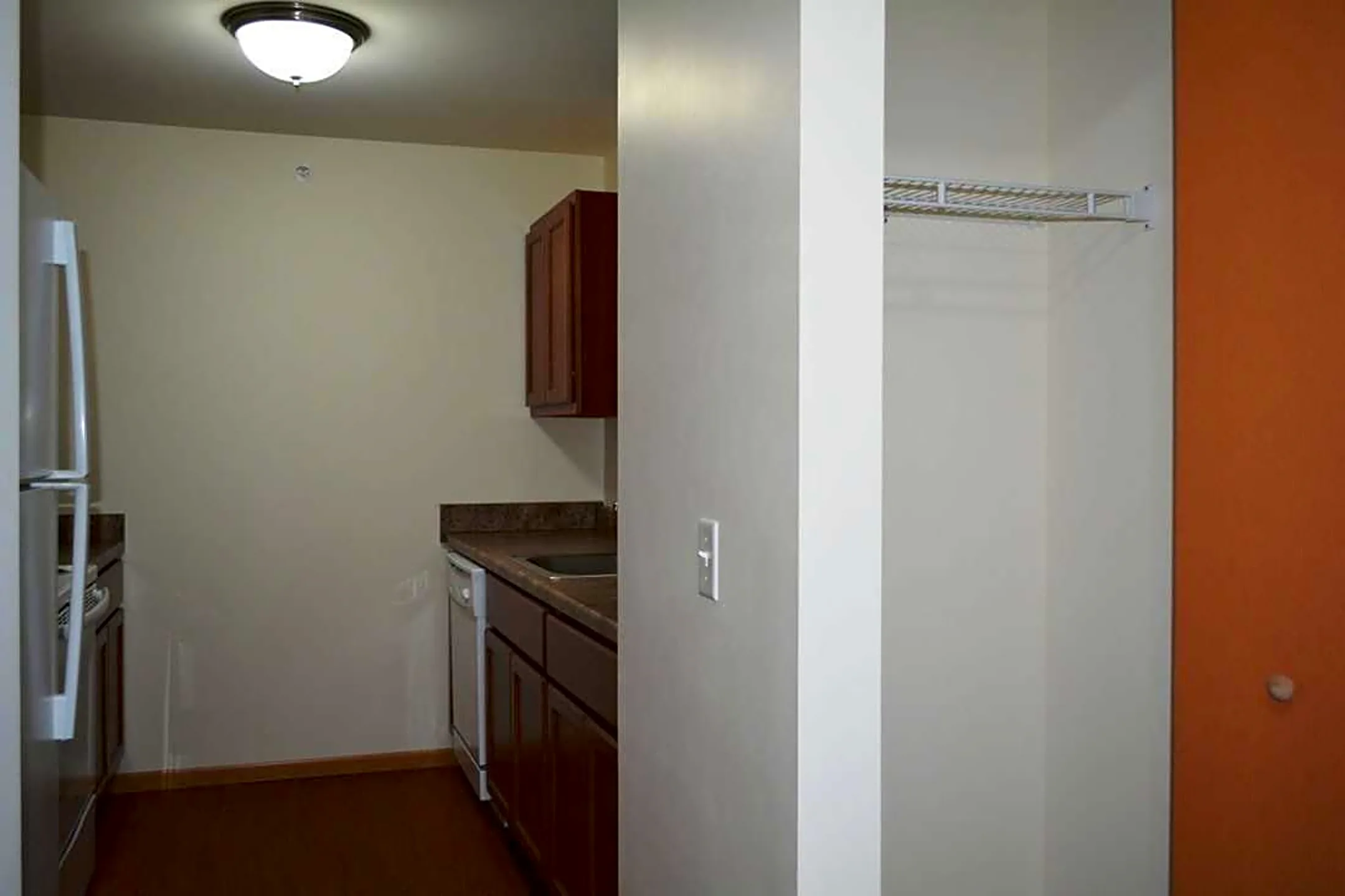 Kitchen - Walnut Ridge Apartments - Woodstock, IL
