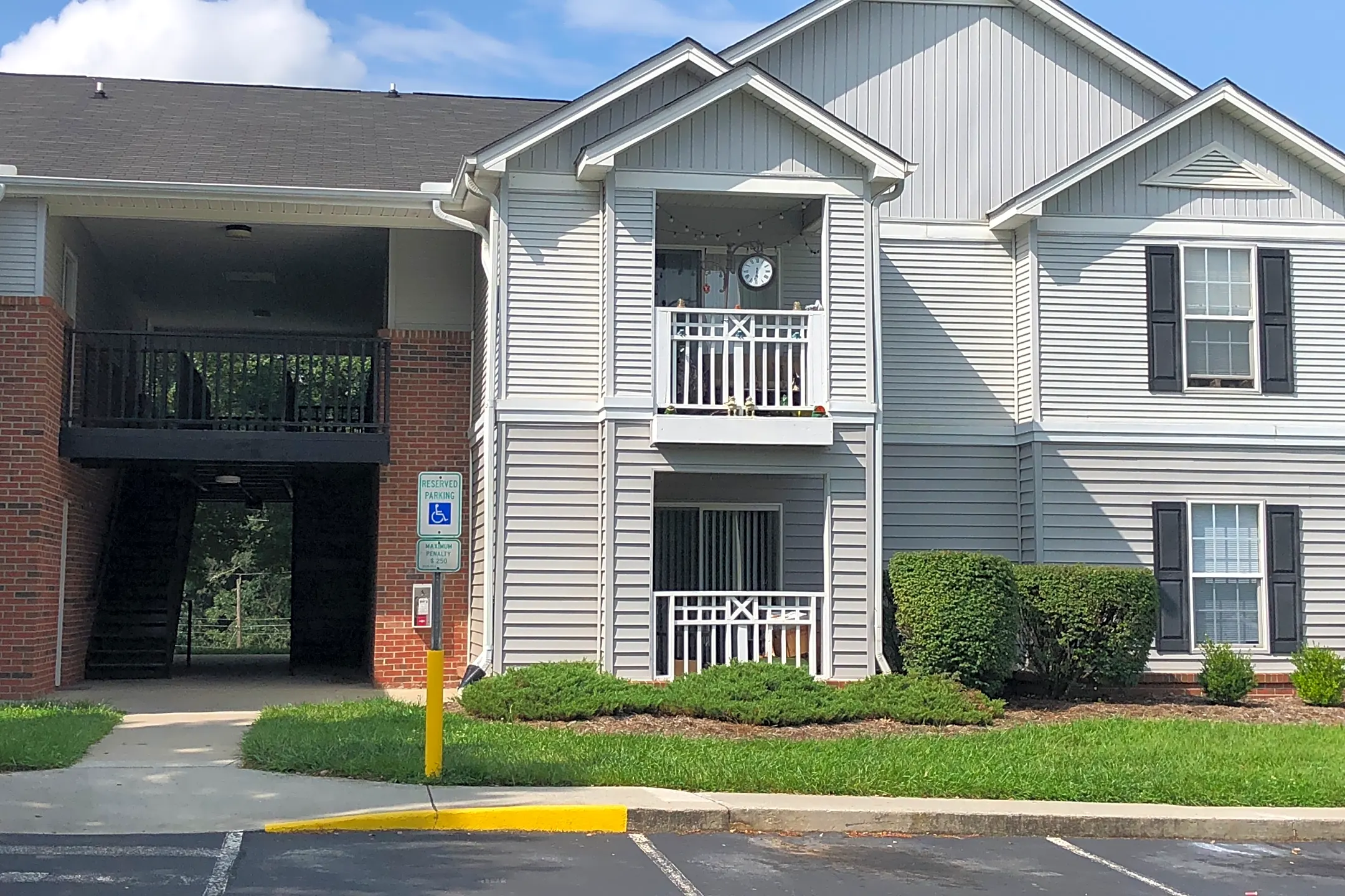 Cedar Bluff Apartments - 28 Cedar Bluffs Dr | Hendersonville, NC for ...