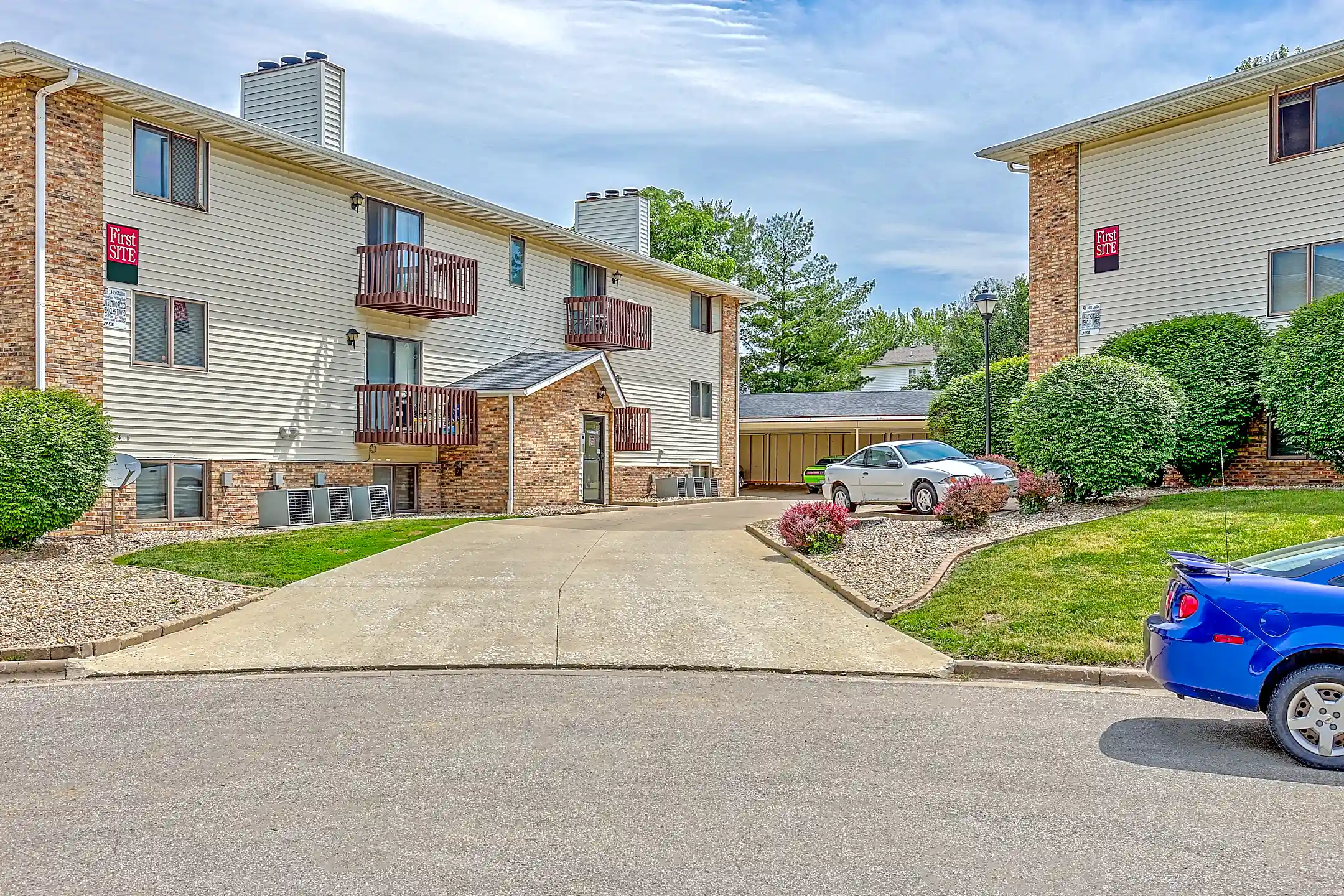 Challis Court Apartments 1415 Challis Drive Bloomington, IL