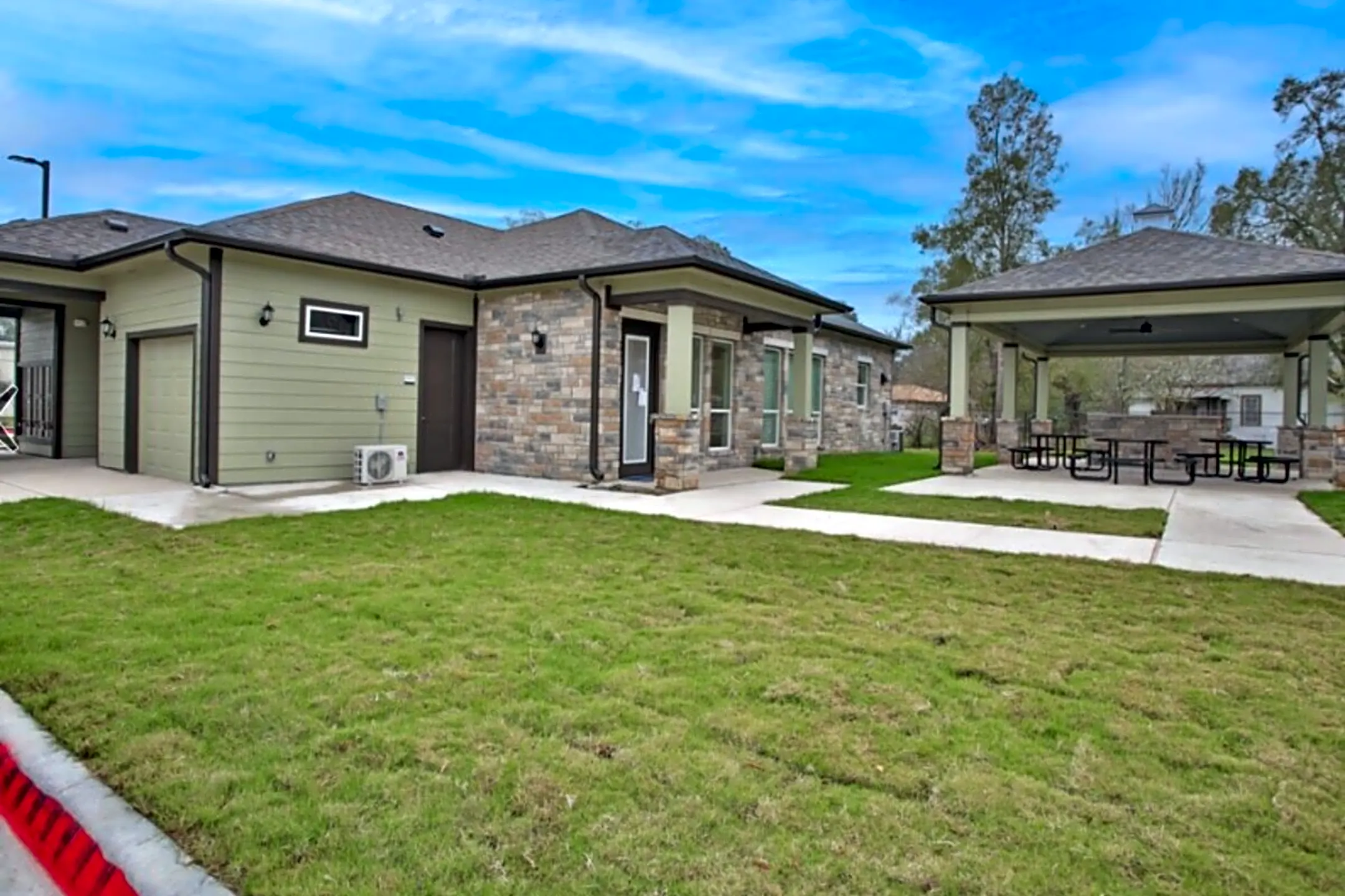 Livingston Pioneer Crossing 1101 North Dogwood Avenue Livingston