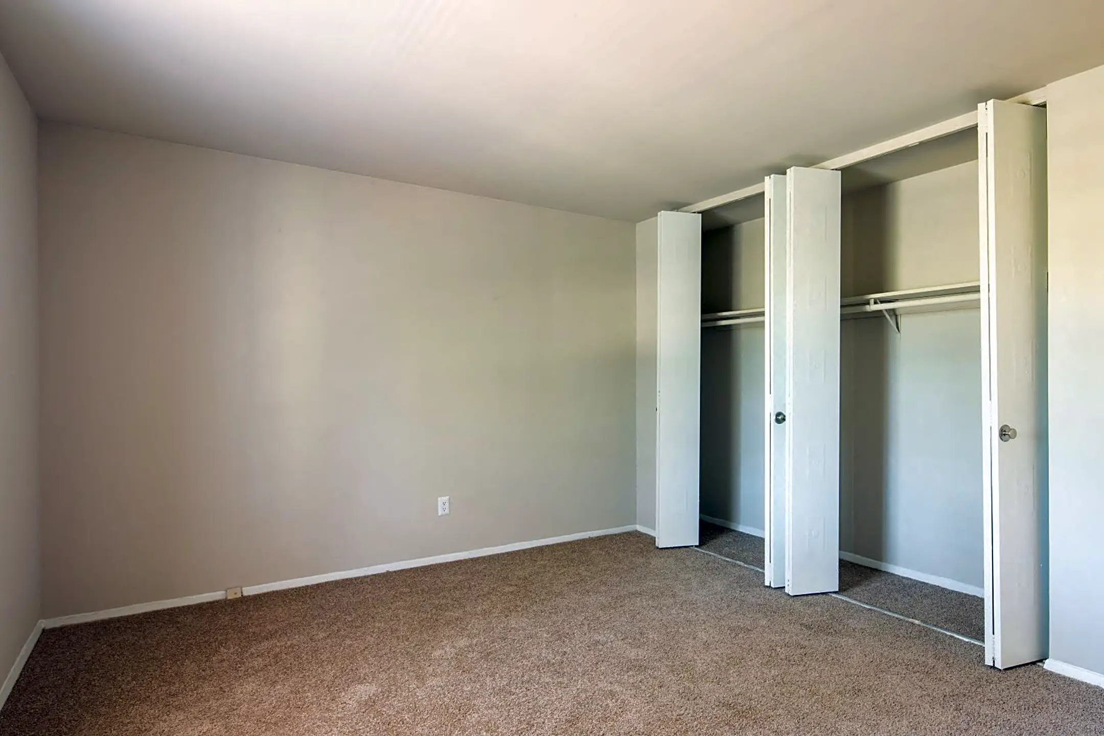 Stratford Hills Apartments 2517 W Tremont Ct Richmond, VA