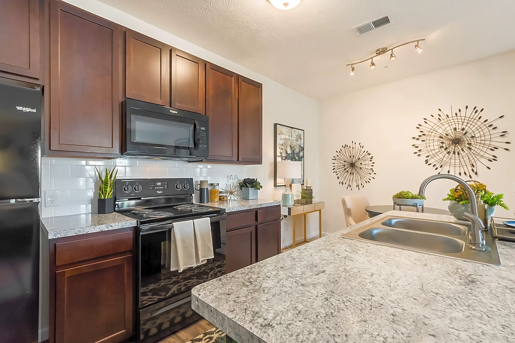 Kitchen - Overland Park - Pickerington, OH