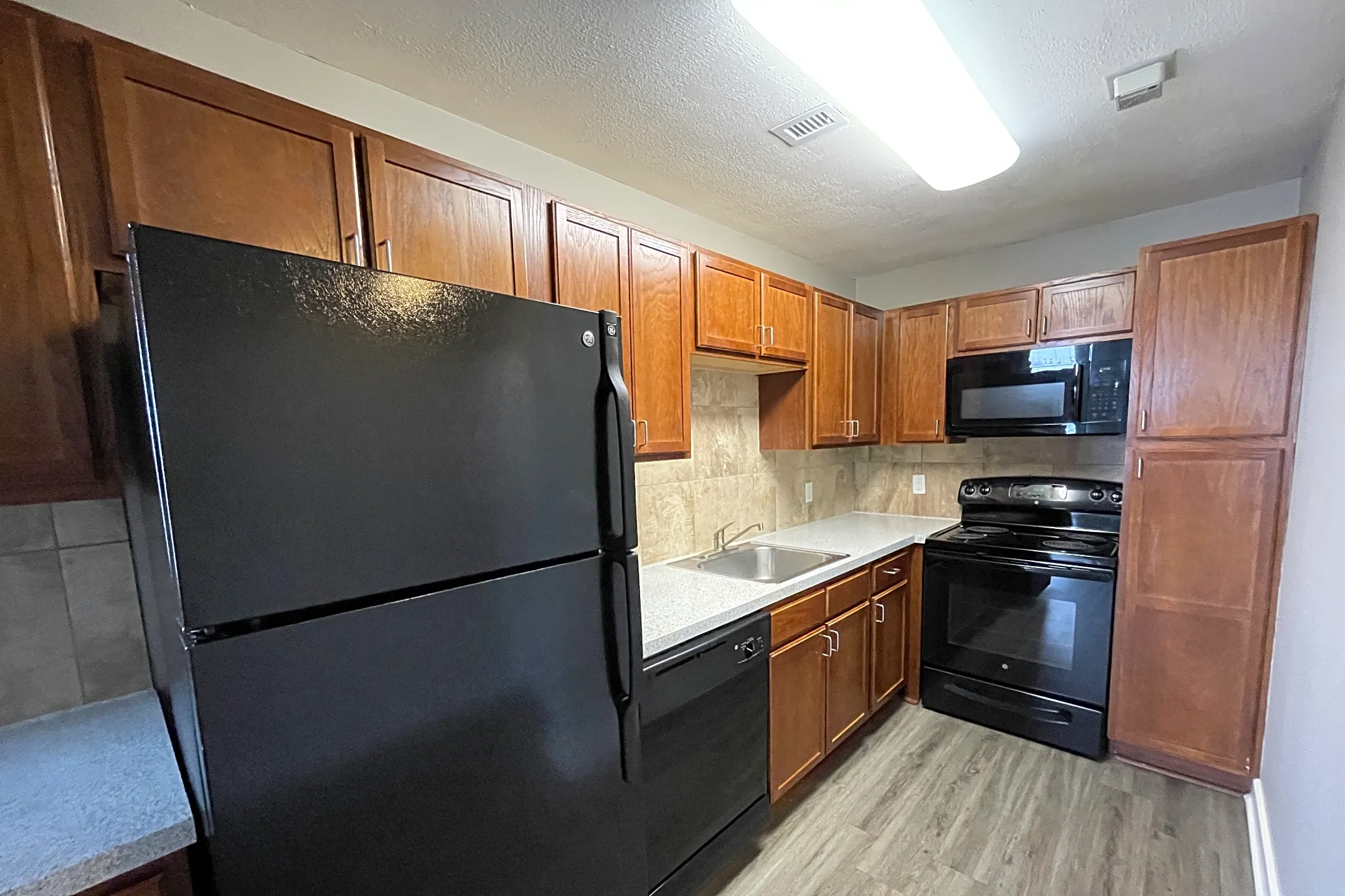 Walnut Tower - 722 Walnut St | Kansas City, MO Apartments for Rent | Rent.