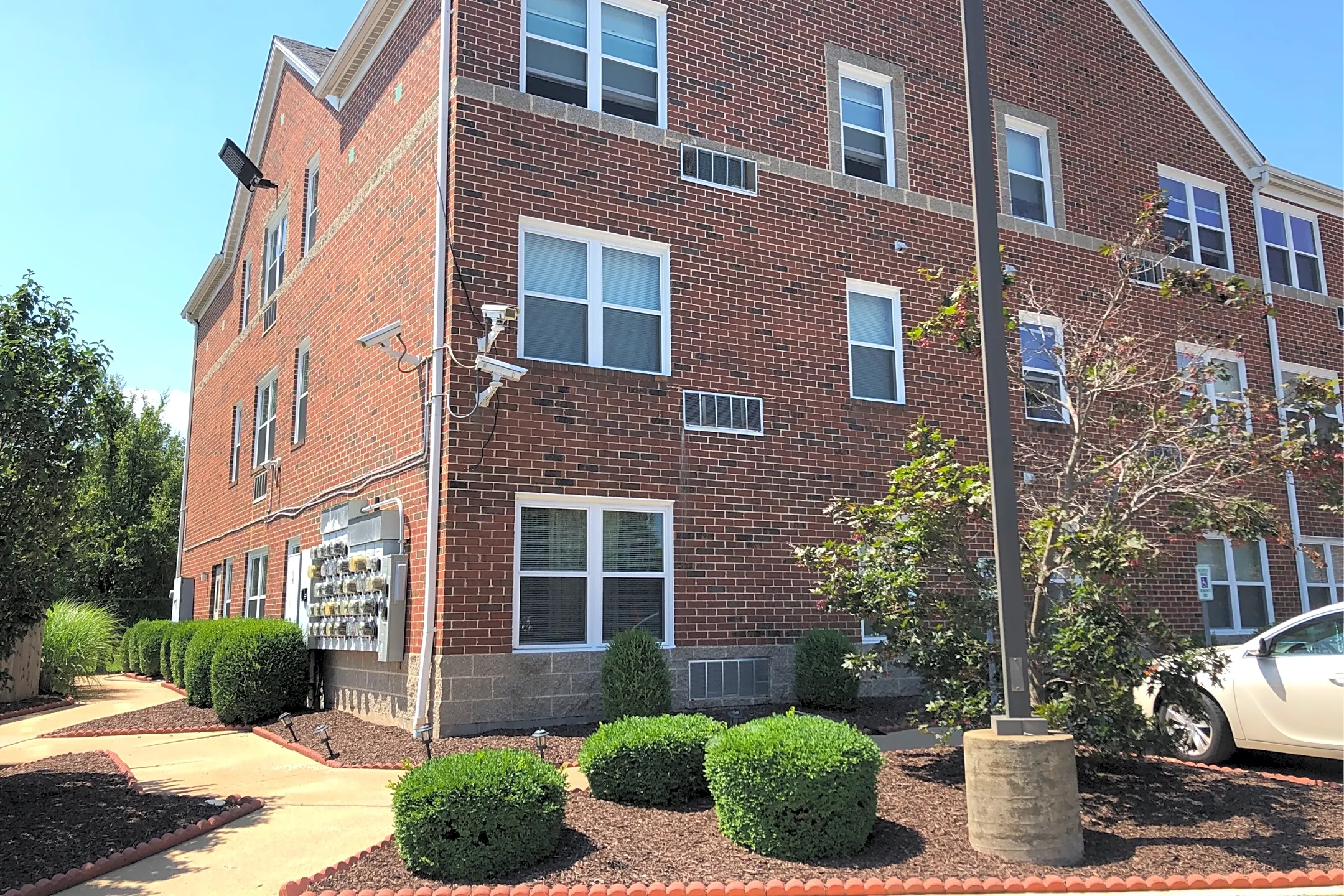 Halls Ferry Manor - 8725 Halls Ferry Road | Saint Louis, MO Apartments ...