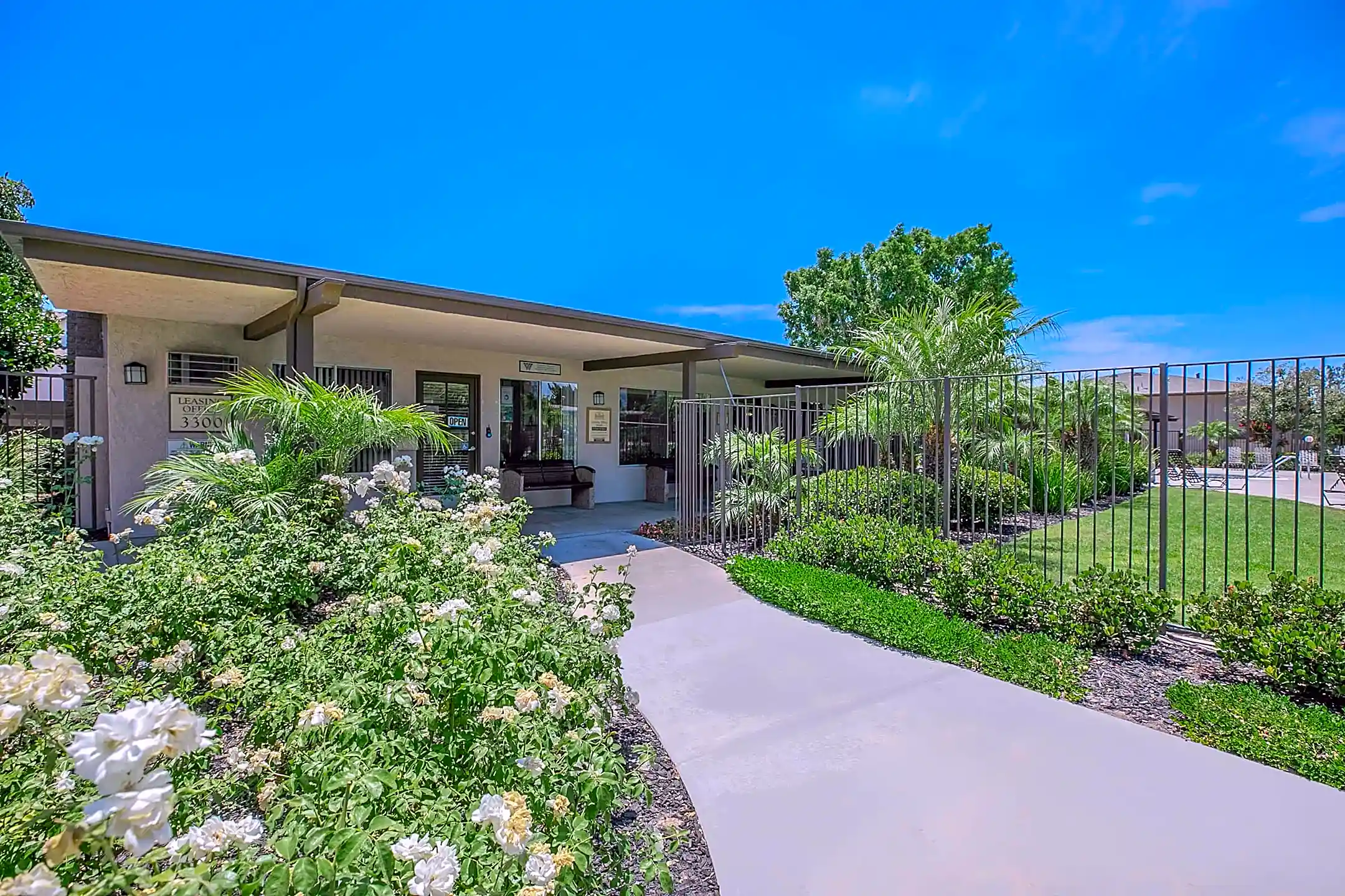 RC Briarwood Apartment Homes Fullerton, CA 92831