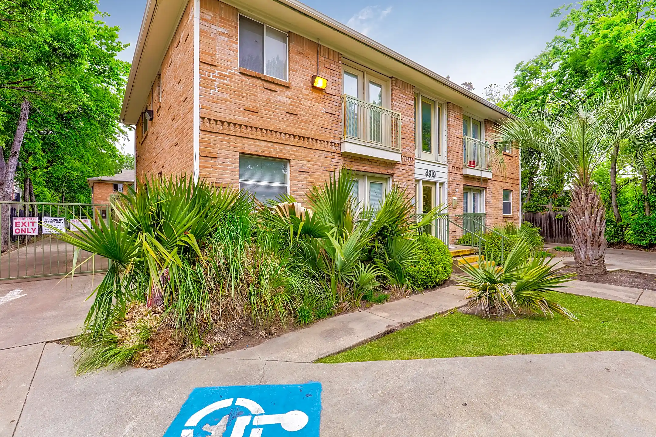 Upper E The Oaks Dallas, TX 75214