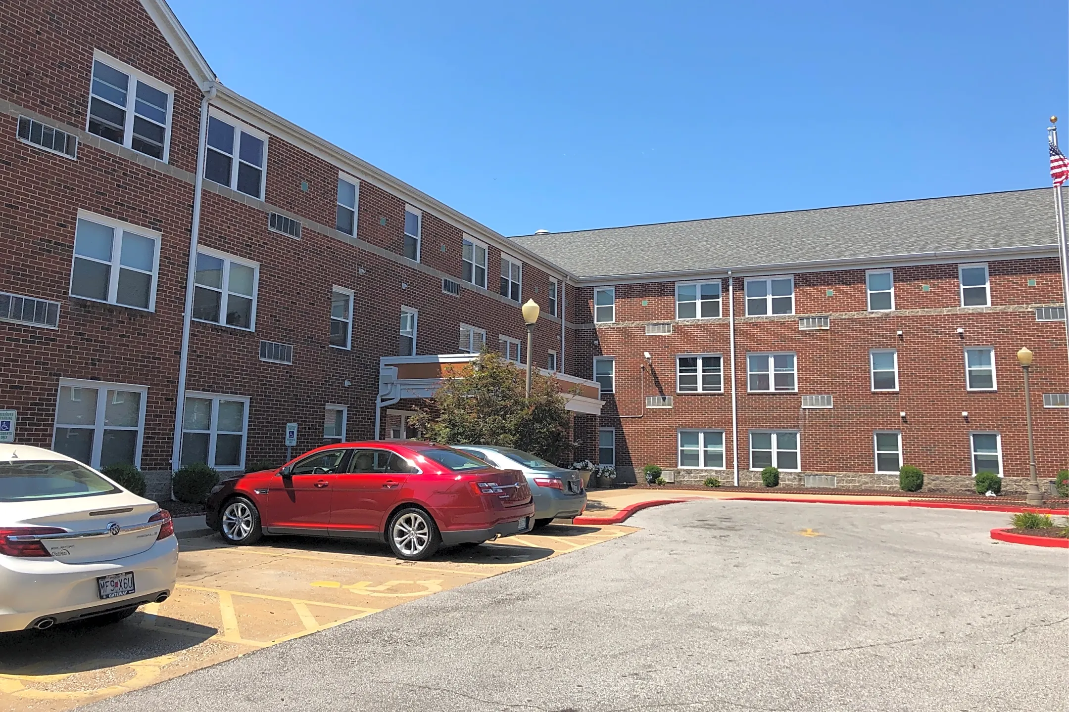 Halls Ferry Manor - 8725 Halls Ferry Road | Saint Louis, MO Apartments ...