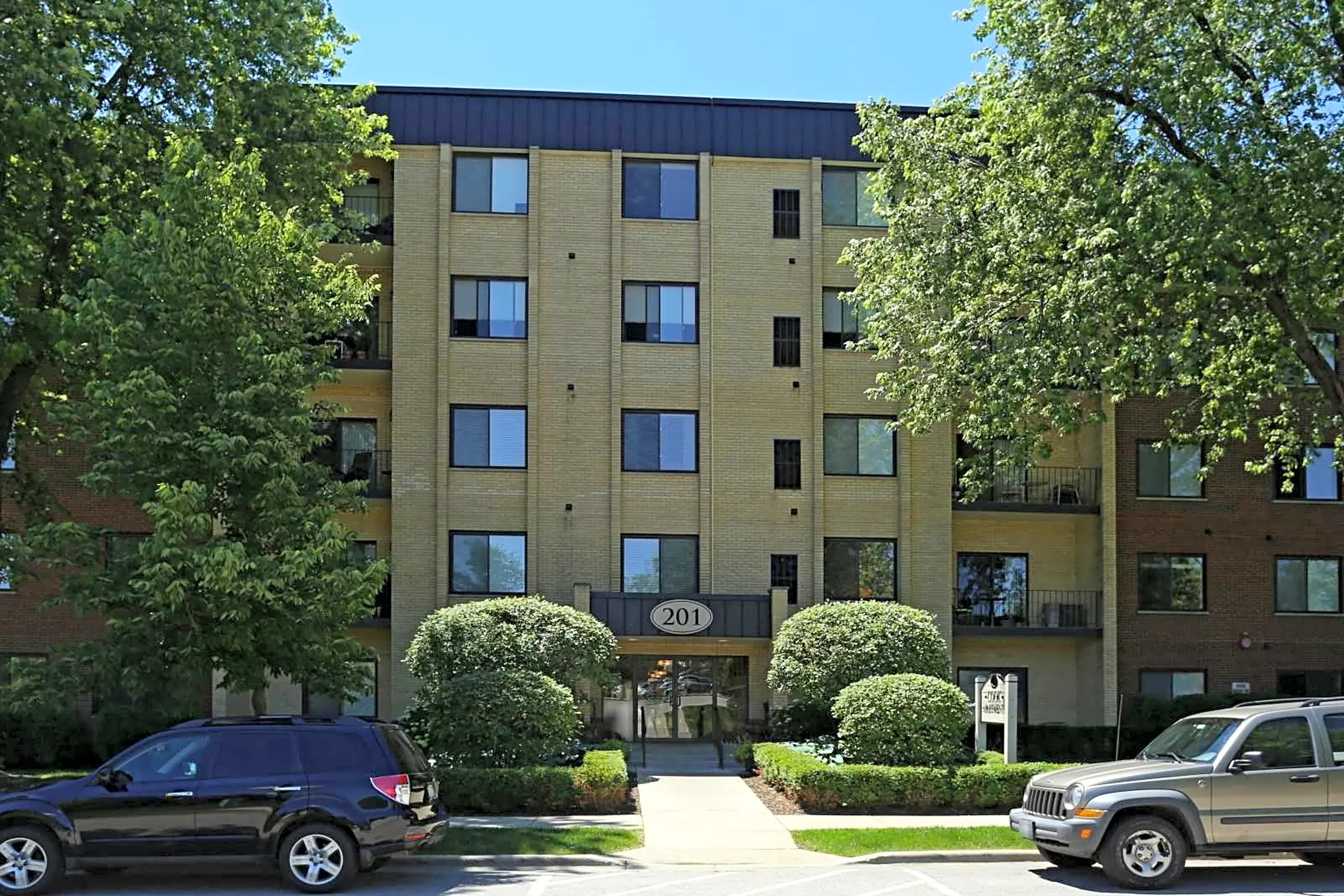 Cook Apartments at Libertyville - 201 E Cook Ave | Libertyville, IL for ...