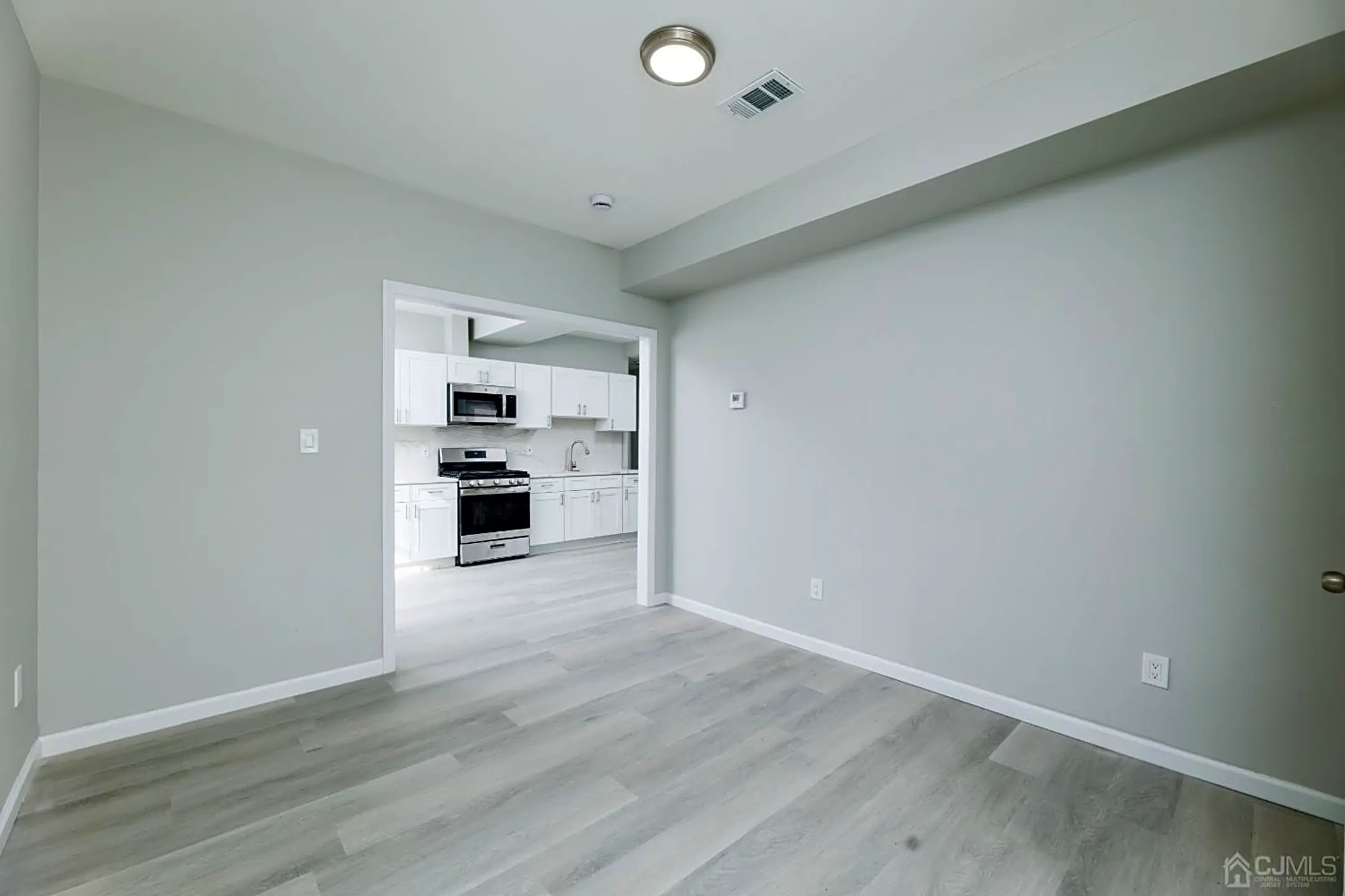 8 E Green St 3 Apartments Woodbridge, NJ 07095