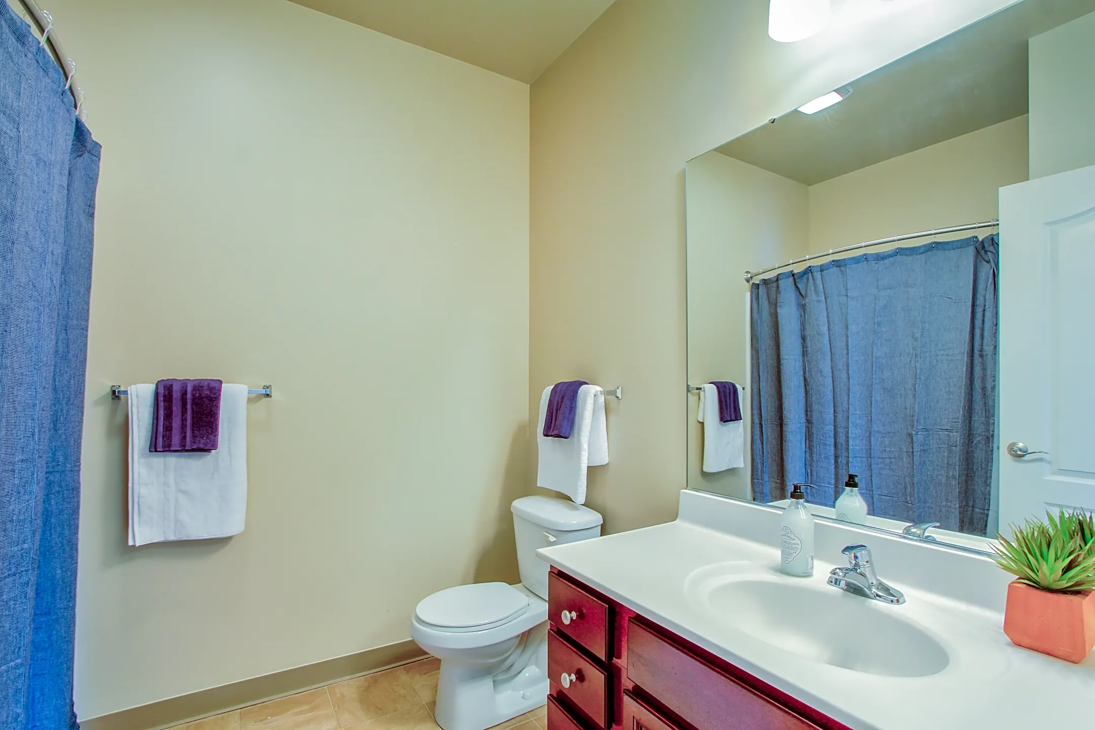 Bathroom - WaterStone Landing - Perrysburg, OH