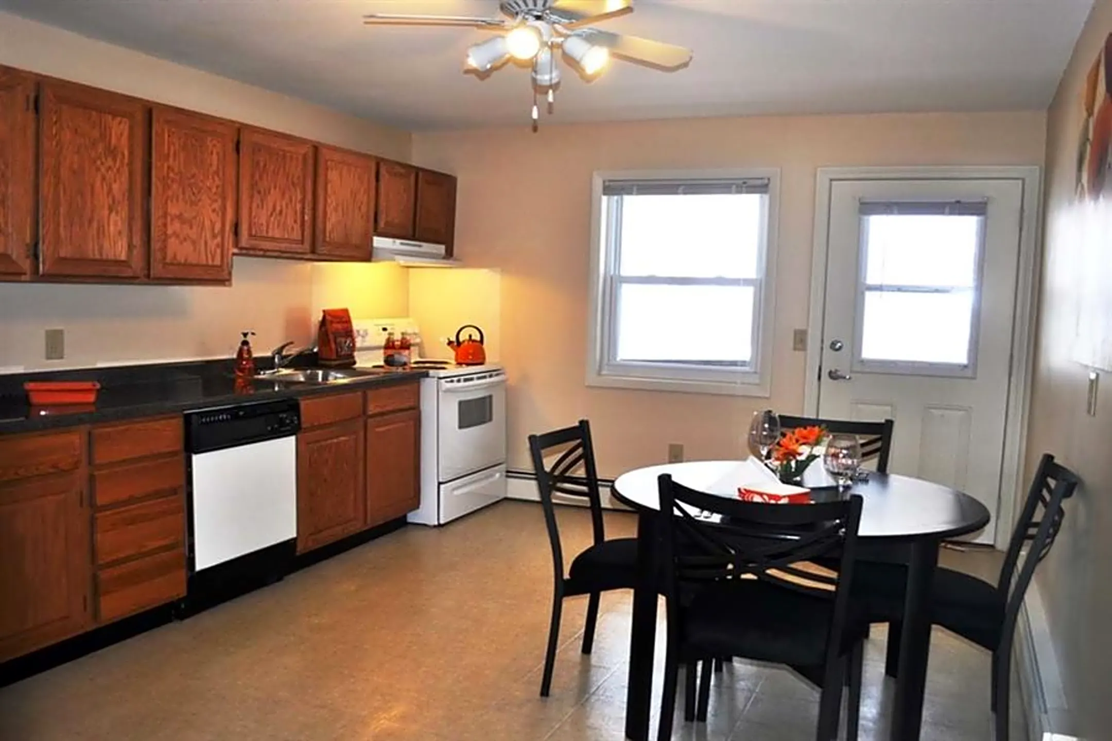 Kitchen - Laurel Ridge Apartments - Northampton, MA