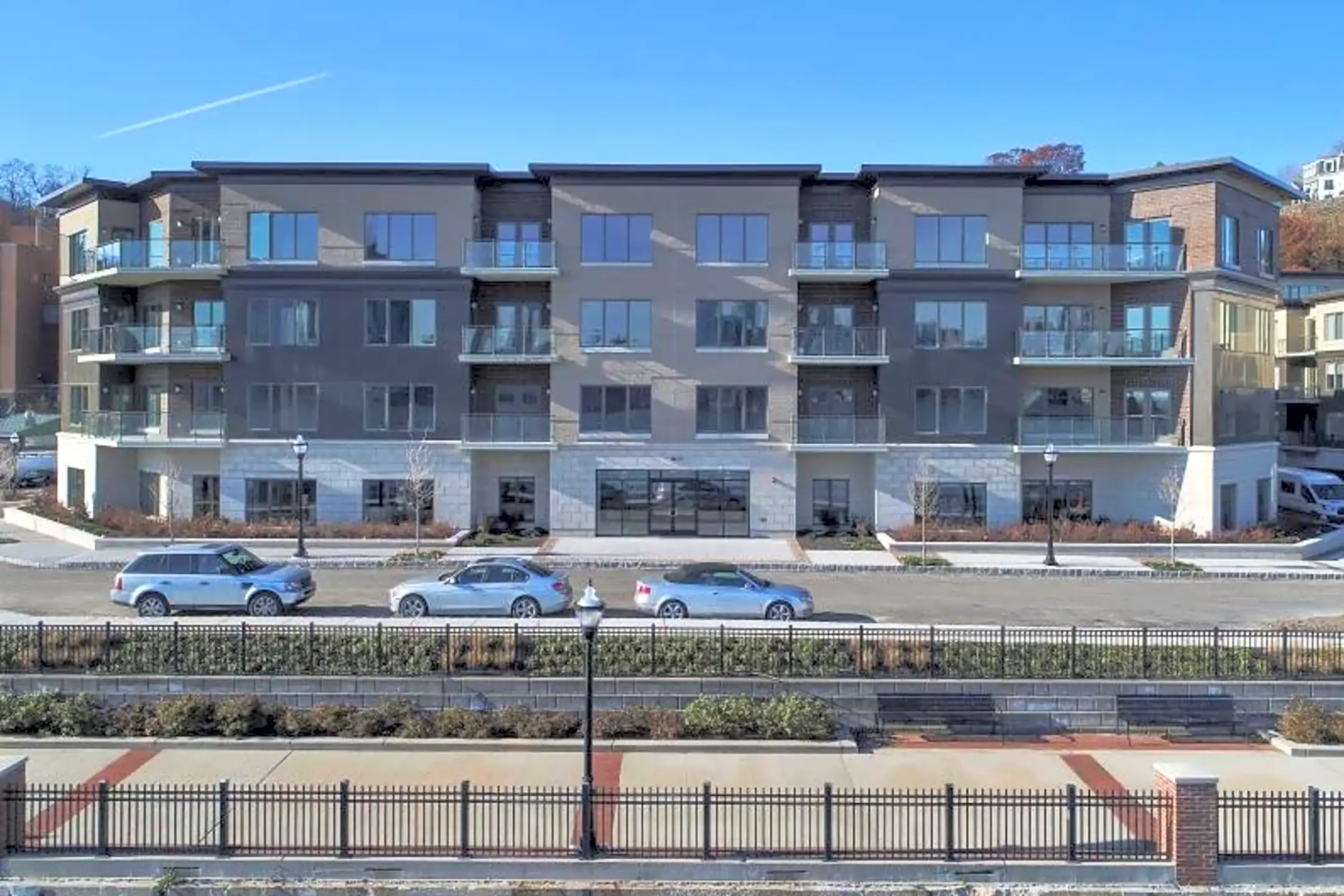 Henley on the Hudson 100 Eton Row Weehawken, NJ Apartments for Rent Rent.