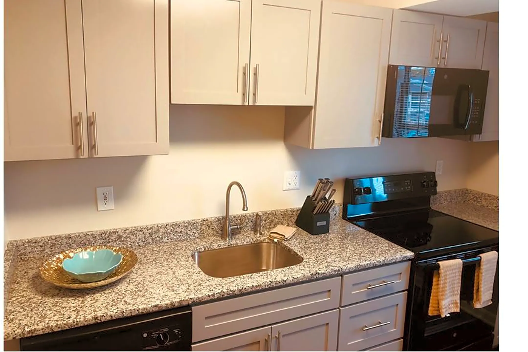 The Westwinds 1072 Redfield Ct Frederick, MD Apartments for Rent