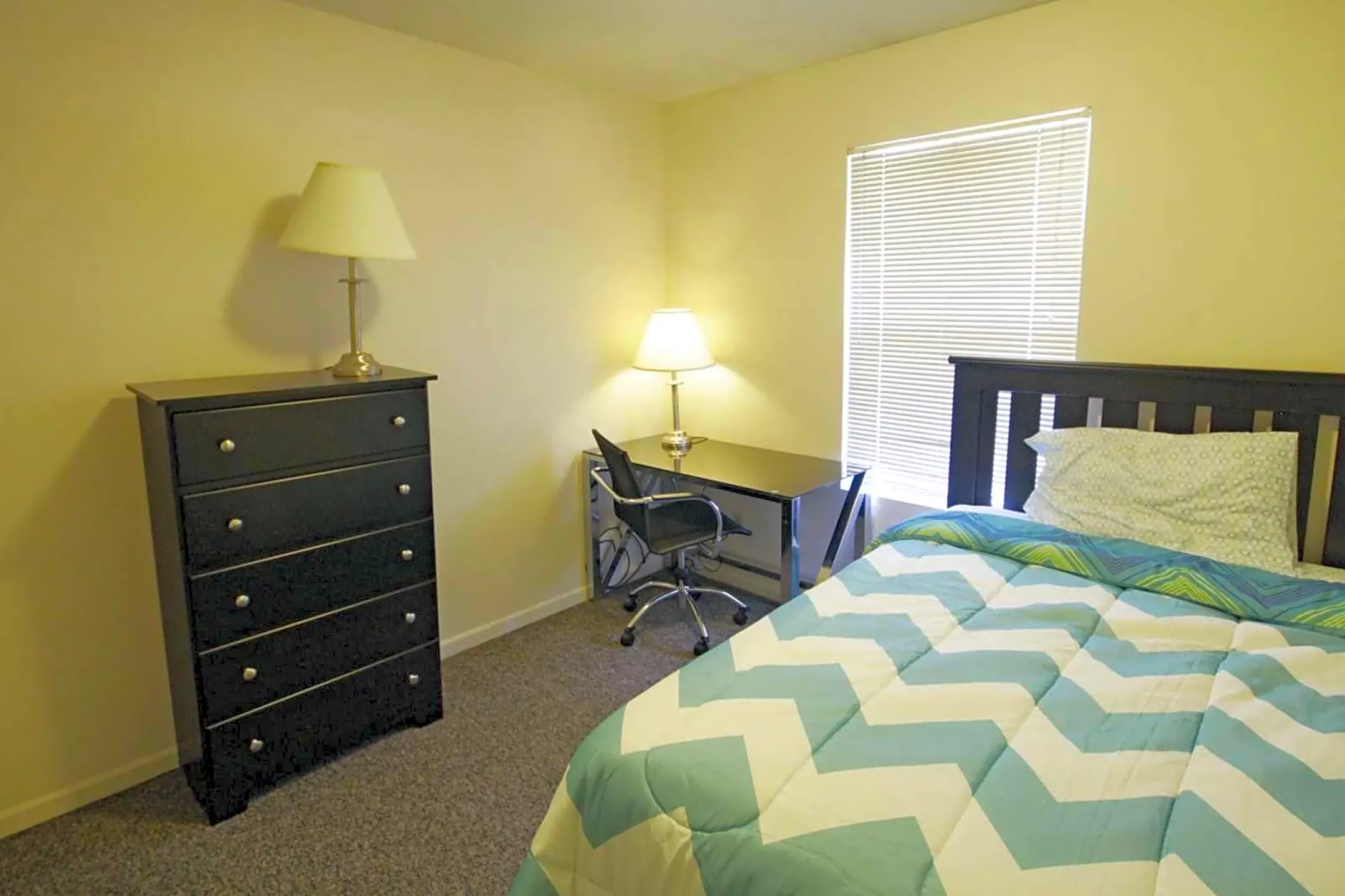Bedroom - Eddy Street Student Townhomes - South Bend, IN