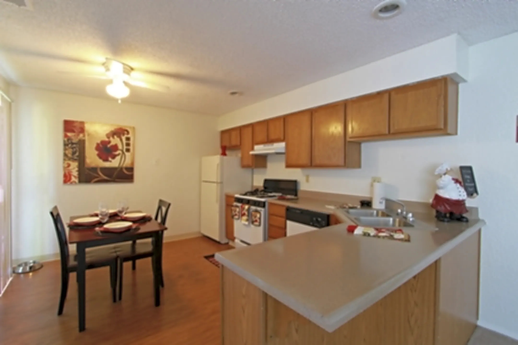 Cottonwood Park Apartment Homes Shawnee, KS 66216