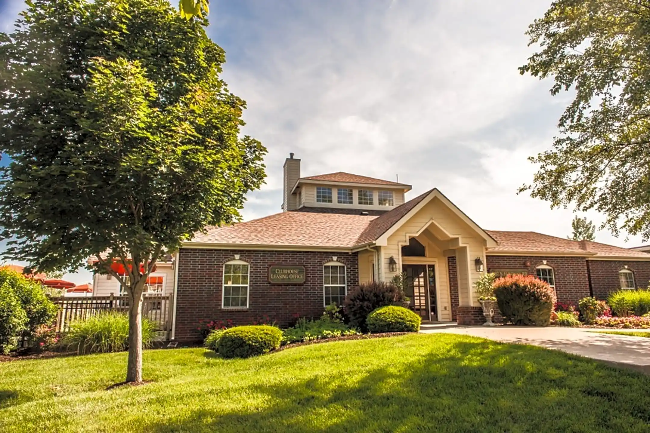 Wildoak Apartment Homes 7987 N Flintlock Rd Kansas City, MO