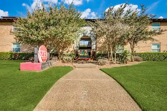 Zen Apartments Photo 1