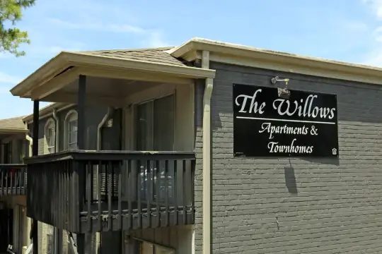 The Willows Apartments Photo 2