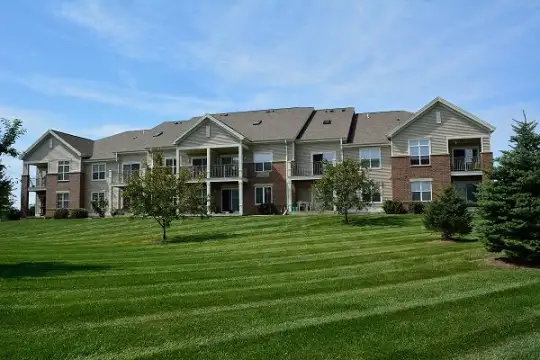 view of front of property with an expansive front lawn