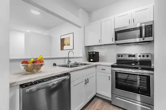 Courtyard Condos Photo 2