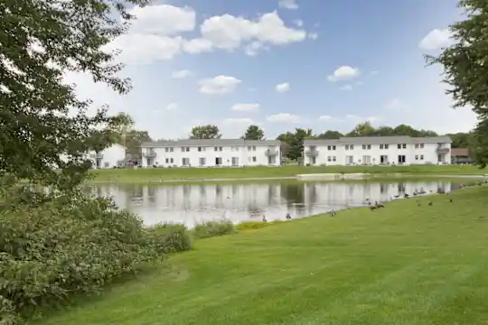 Mallard Lake Apartments Photo 1