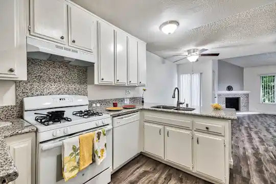 Beachpointe Apartments Photo 2