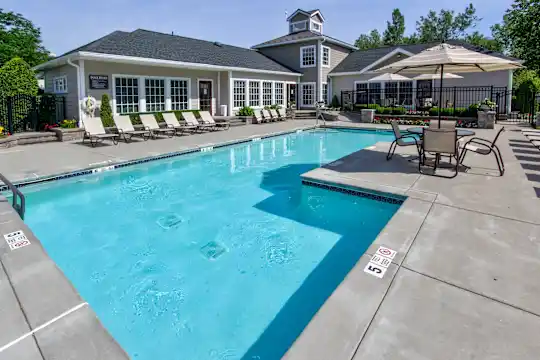 Country Club Manor Apartments Photo 1