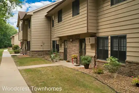 Woodcrest Townhomes Photo 1