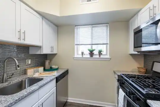 Glen Mar Apartment Homes Photo 2