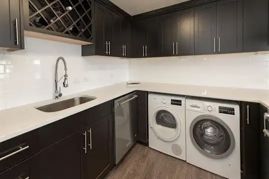 Harrison Tower Apartments Photo 2