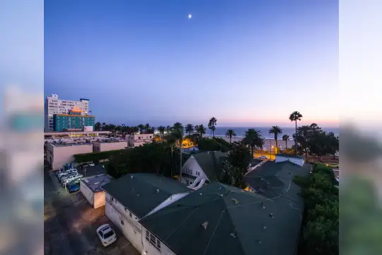 Chelsea Santa Monica - Luxury Coastal Living Photo 2