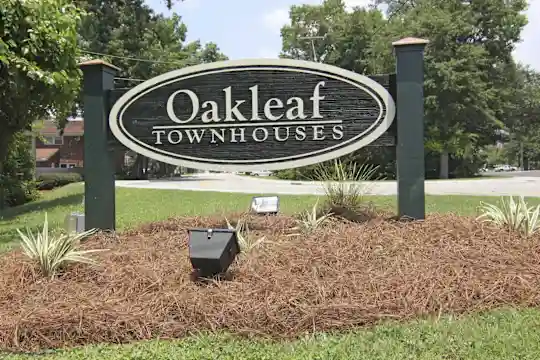 Oakleaf Townhouses Photo 2